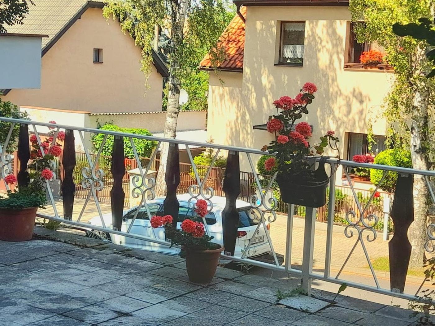 Lev I Sova Aparthotel Mělník Buitenkant foto
