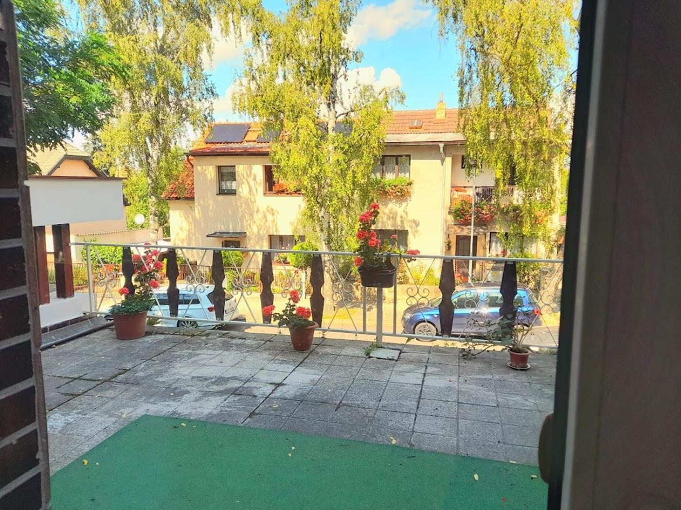 Lev I Sova Aparthotel Mělník Buitenkant foto