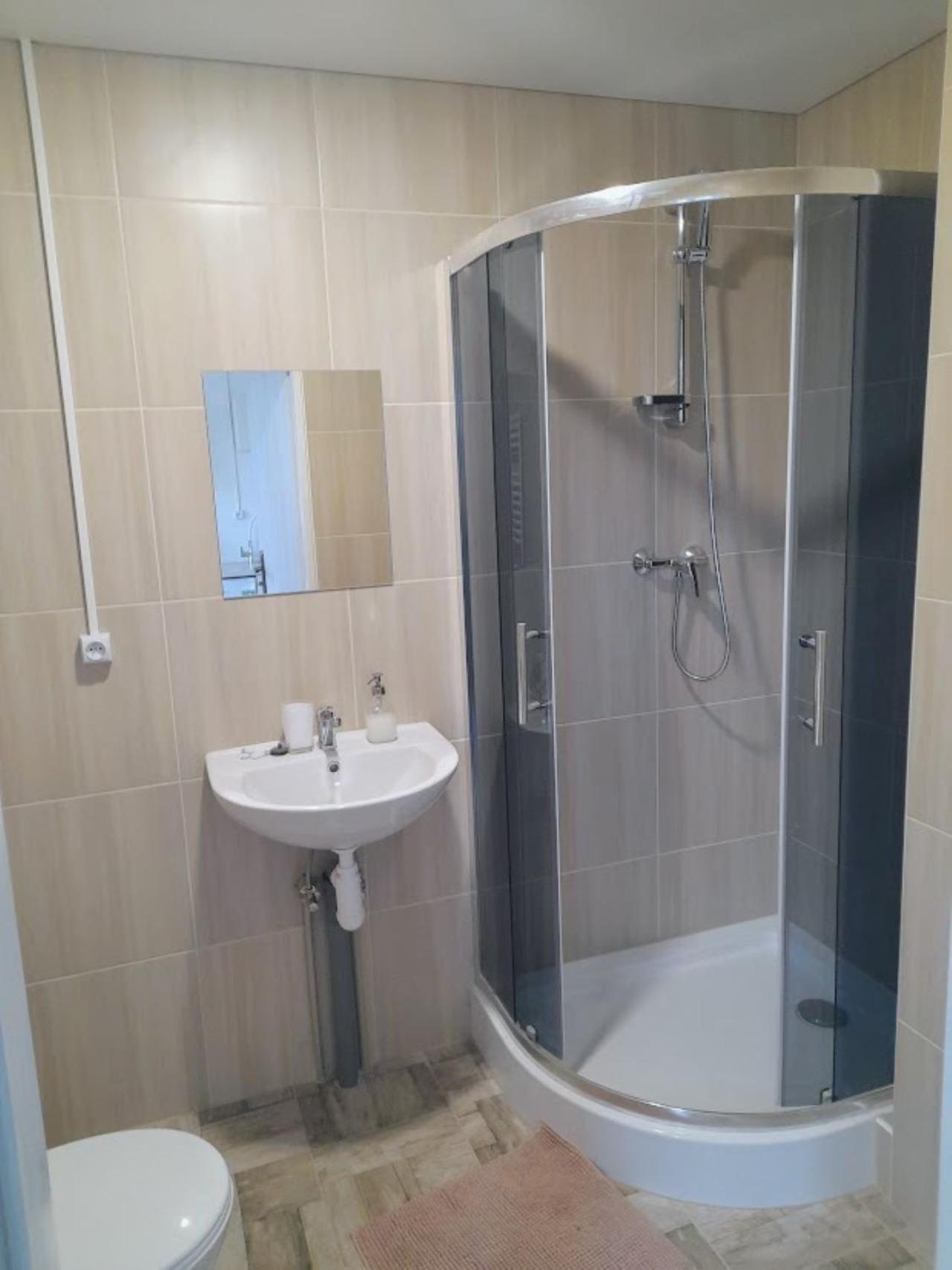 Lev I Sova Aparthotel Mělník Buitenkant foto